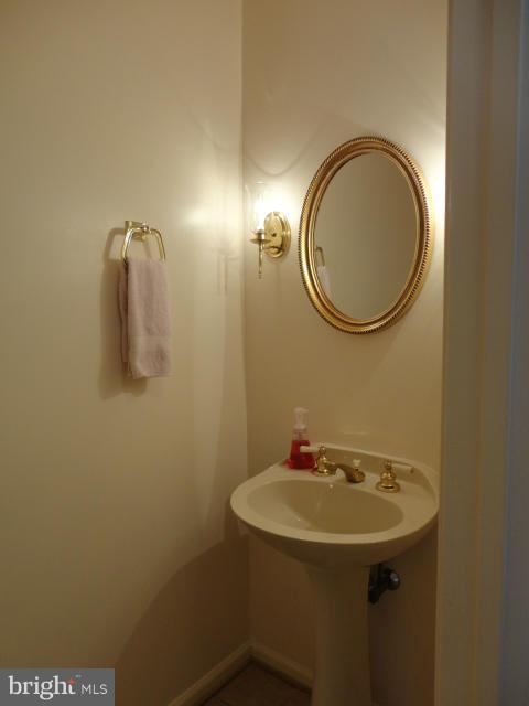 3833 Inverness Road Fairfax, VA 22033 - Photo 16 of 30 Bath