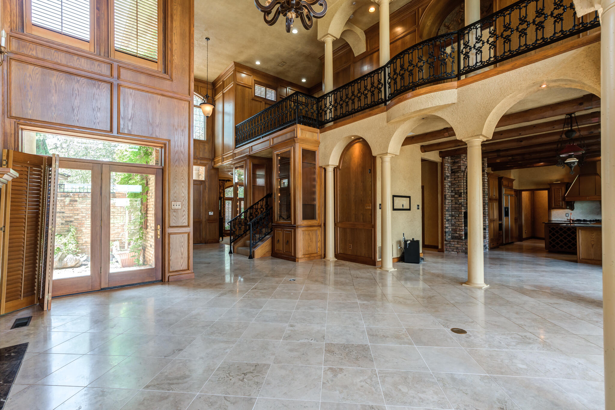 8901 York Place Lubbock, TX 79424 - Photo 19 of 45 a view of gallery with windows