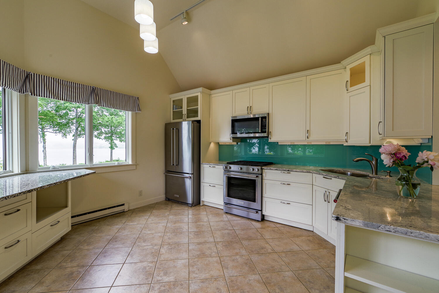 49 Jameson Point Road, Unit 22 Rockland, ME 04841 - Photo 18 of 37 49 Jameson 21