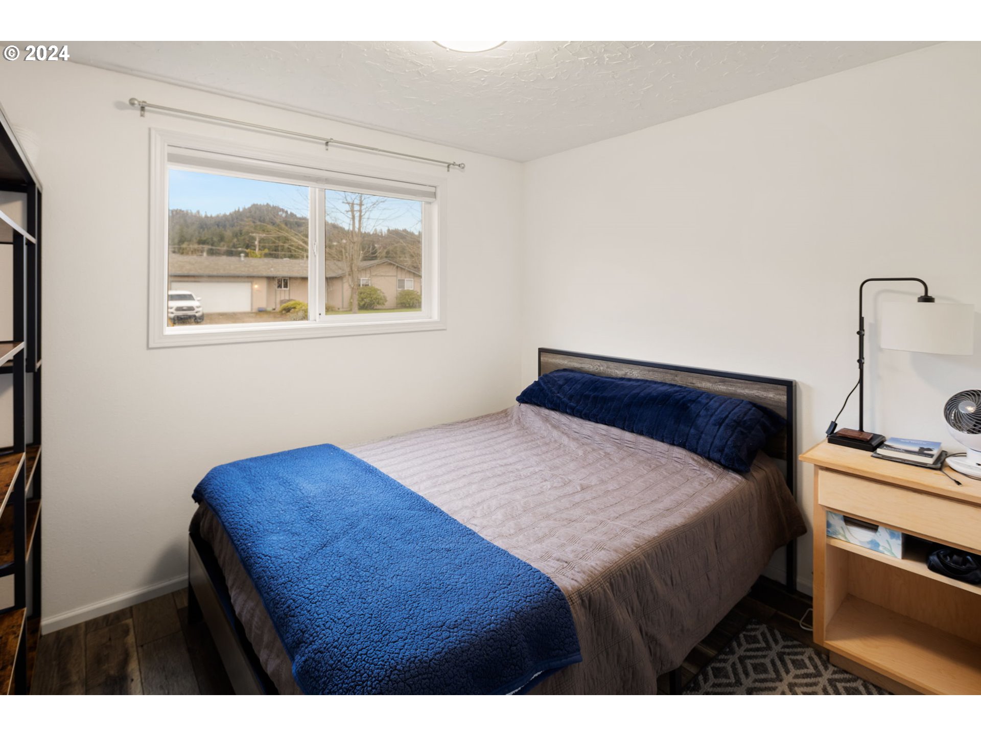 6926 B Street Springfield, OR 97478 - Photo 23 of 29 a bedroom with a bed and a window