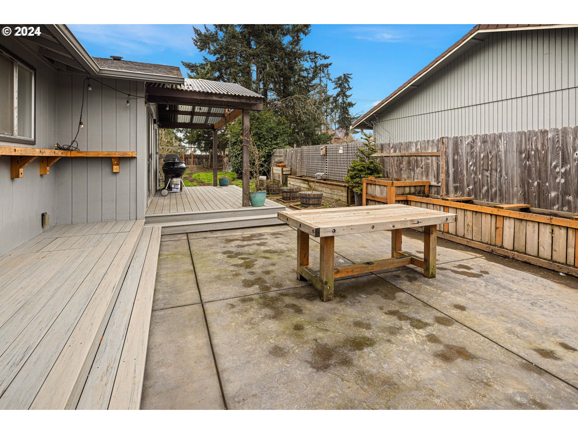 6926 B Street Springfield, OR 97478 - Photo 25 of 29 a view of a patio with table and chairs with wooden floor and fence