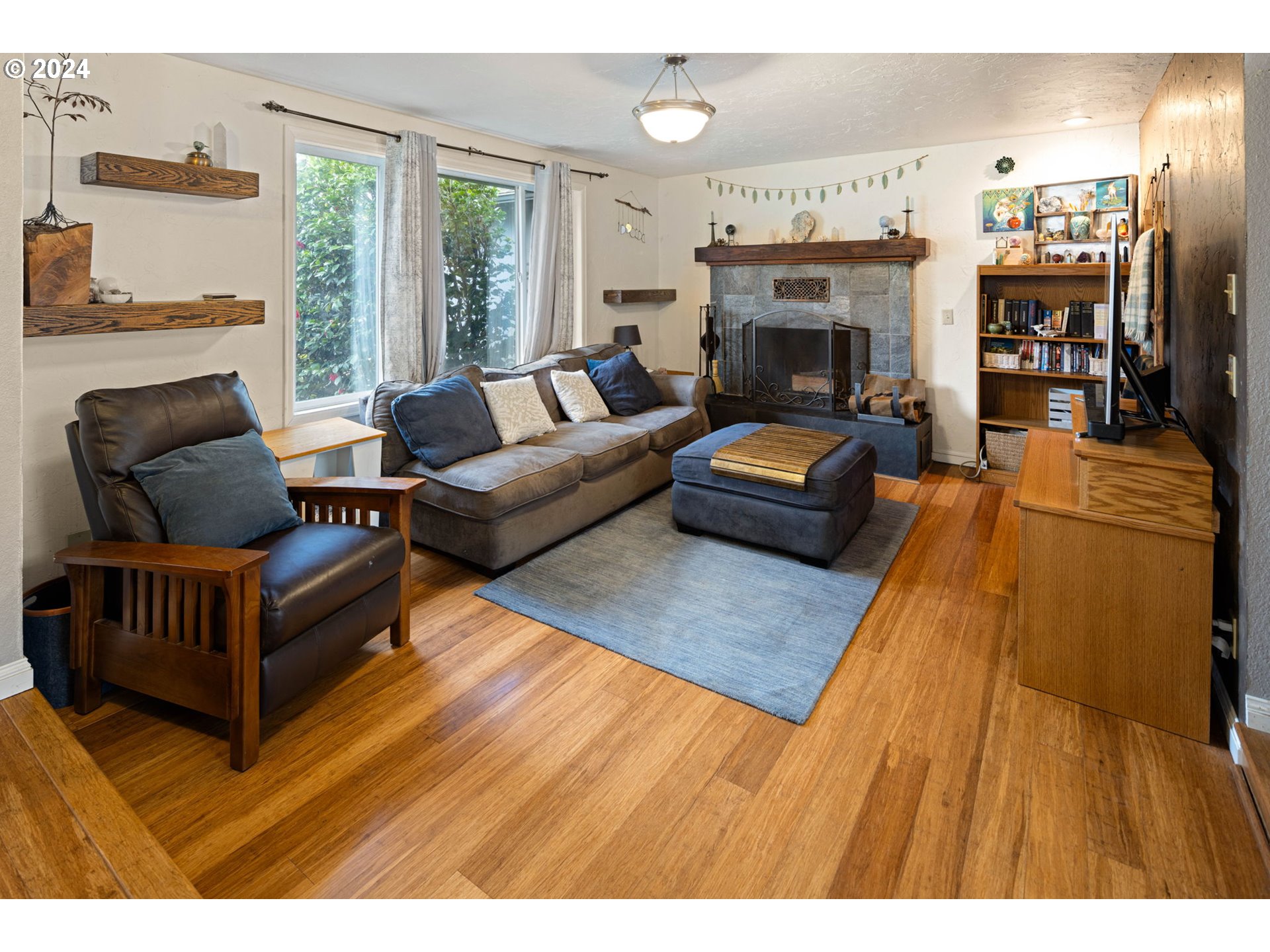 6926 B Street Springfield, OR 97478 - Photo 5 of 29 a living room with furniture fireplace and flat screen tv
