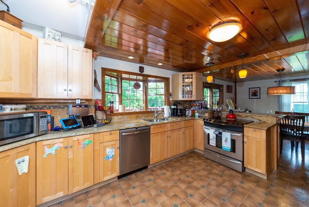 17 Phillips Road Holden, MA 01520 - Photo 7 of 29 Gallery Image 7