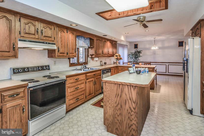 1334 Dennings Road New Windsor, MD 21776 - Photo 13 of 30 Kitchen