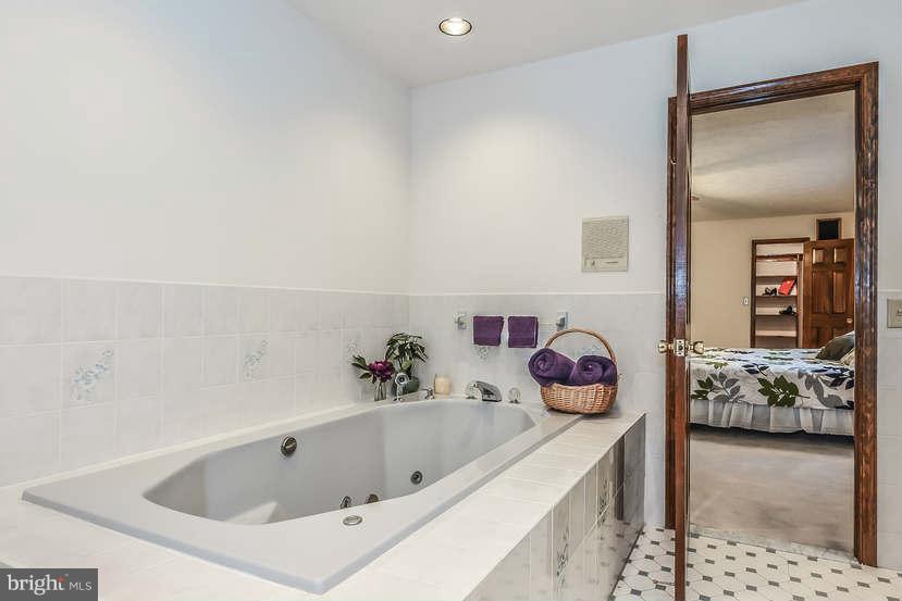 1334 Dennings Road New Windsor, MD 21776 - Photo 18 of 30 Bath (Master)