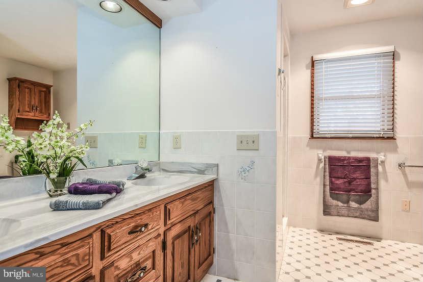 1334 Dennings Road New Windsor, MD 21776 - Photo 19 of 30 Bath (Master)