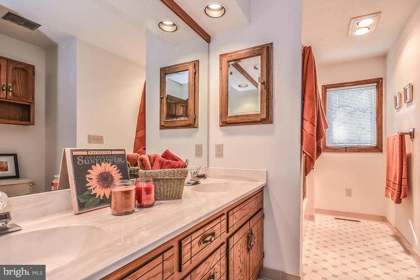 1334 Dennings Road New Windsor, MD 21776 - Photo 22 of 30 Bath