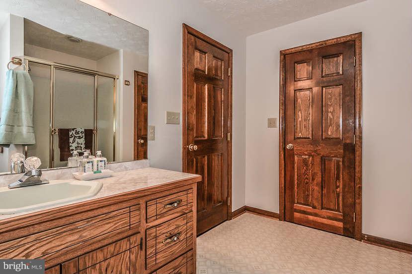 1334 Dennings Road New Windsor, MD 21776 - Photo 24 of 30 Bath