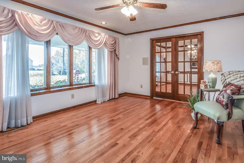 1334 Dennings Road New Windsor, MD 21776 - Photo 7 of 30 Living Room