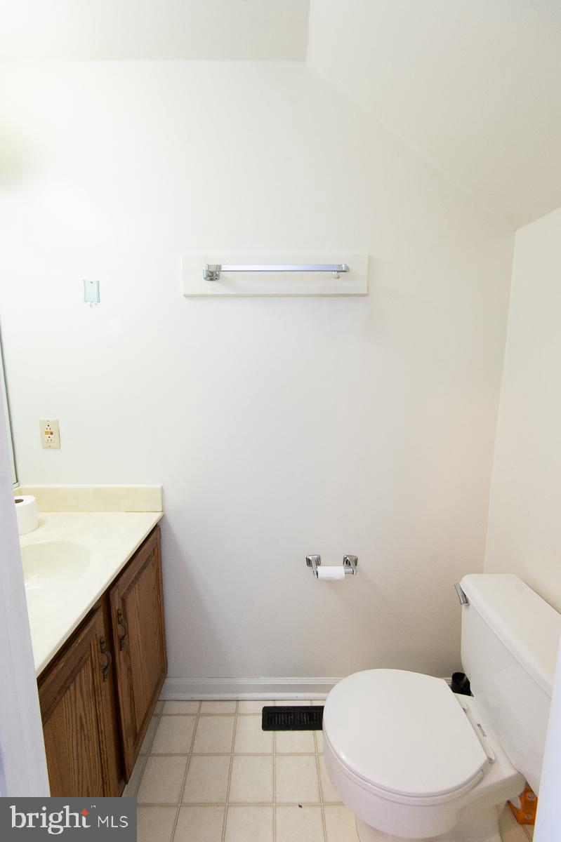 204 Market Square, Unit 12C Cambridge, MD 21613 - Photo 23 of 44 a bathroom with a sink a toilet and vanity