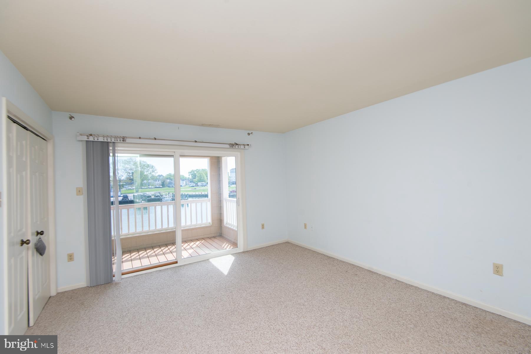 204 Market Square, Unit 12C Cambridge, MD 21613 - Photo 31 of 44 an empty room with sliding glass door and shower