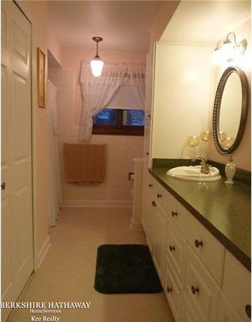 23233 Chapman Road Macomb, MI 48042 - Photo 14 of 15 Bathroom 1