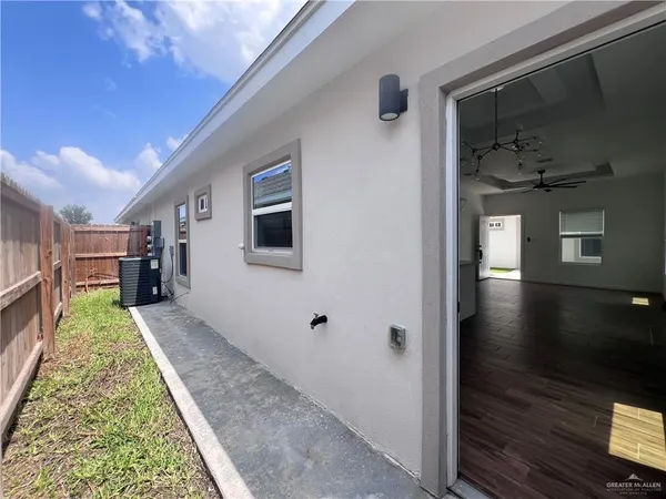 $995 | 1000 West Woodson Drive, Unit 2, Edinburg, TX 78541