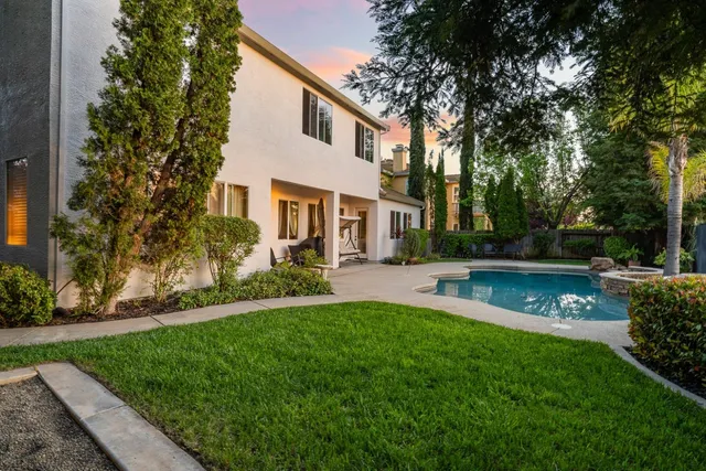 a view of a house with backyard and porch