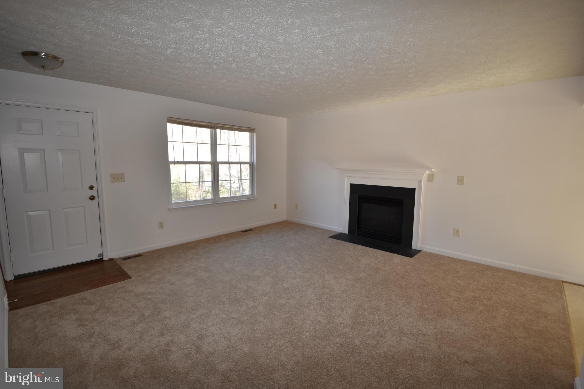 2635 Evergreen Road Odenton, MD 21054 - Photo 2 of 24 Living Room