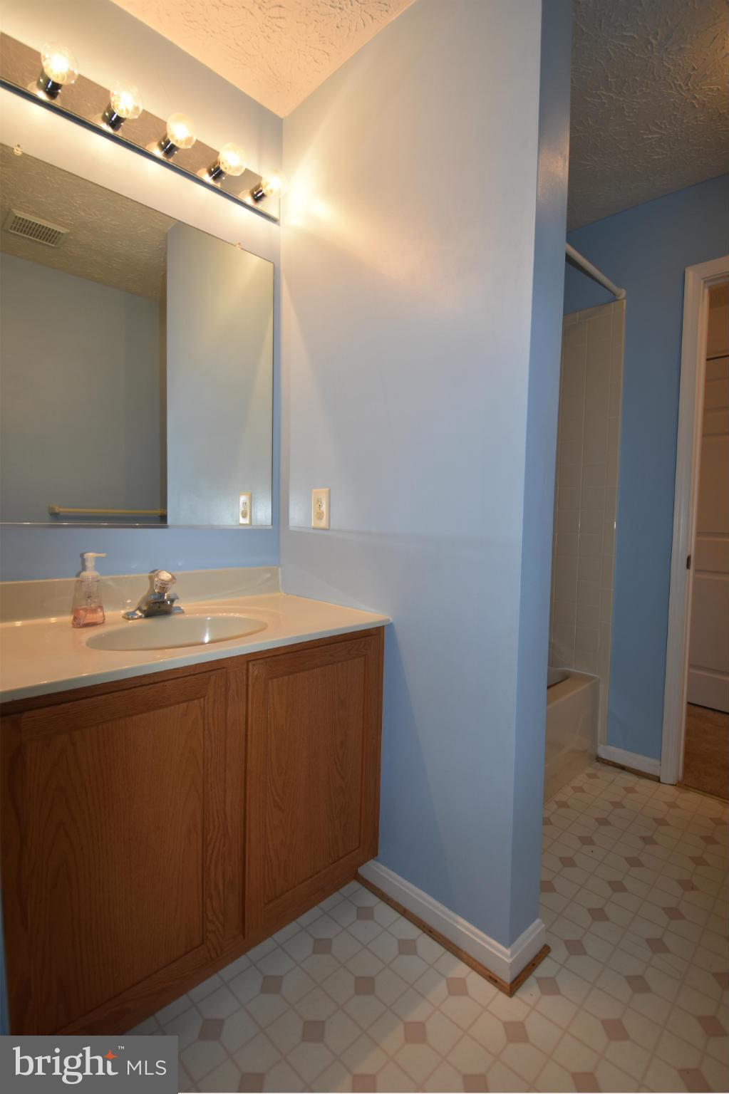 2635 Evergreen Road Odenton, MD 21054 - Photo 16 of 24 Full bath Upper level view #2
