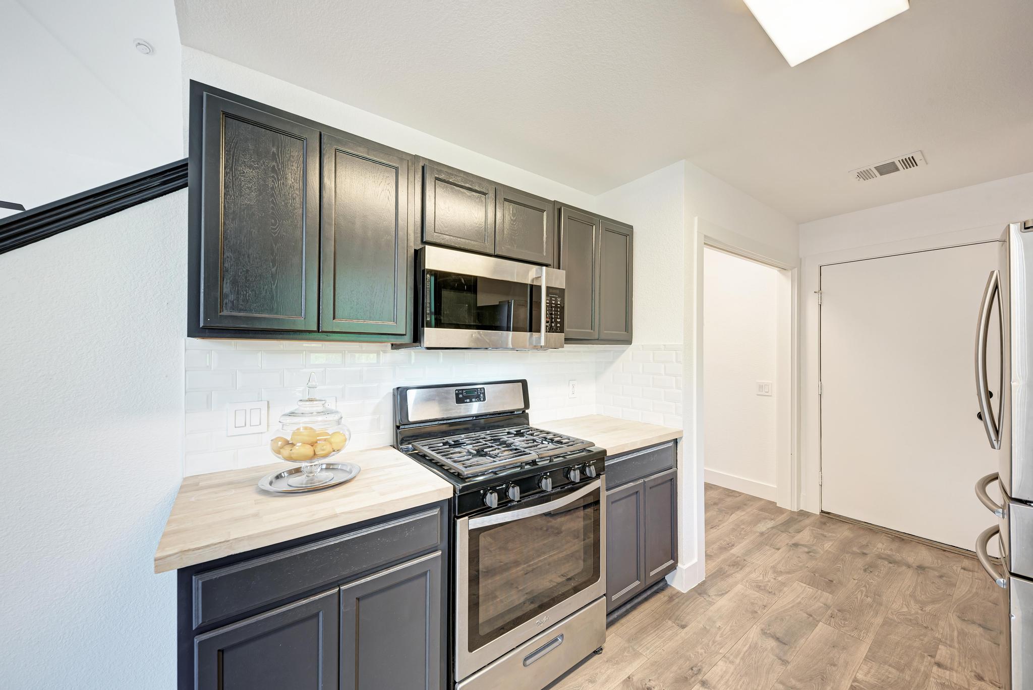 18108 Belfry Pass Manor, TX 78653 - Photo 20 of 40 Kitchen