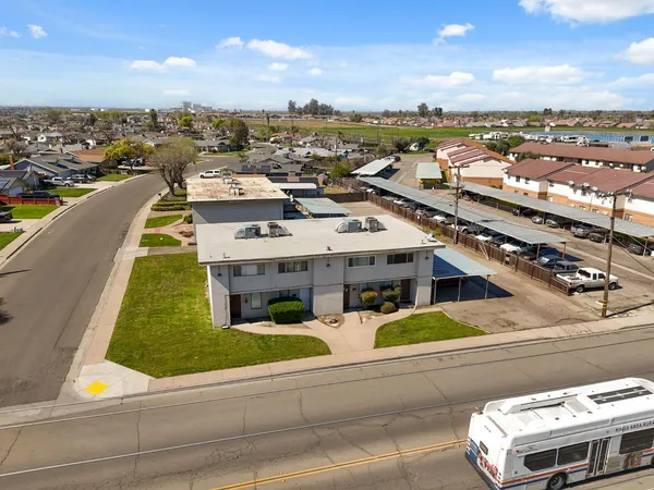 $1,200,000 | 175 South 19th Avenue, Lemoore, CA 93245