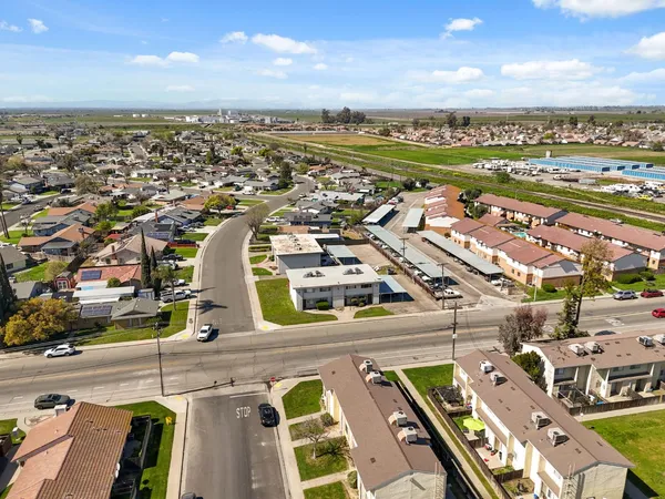 $1,200,000 | 175 South 19th Avenue, Lemoore, CA 93245