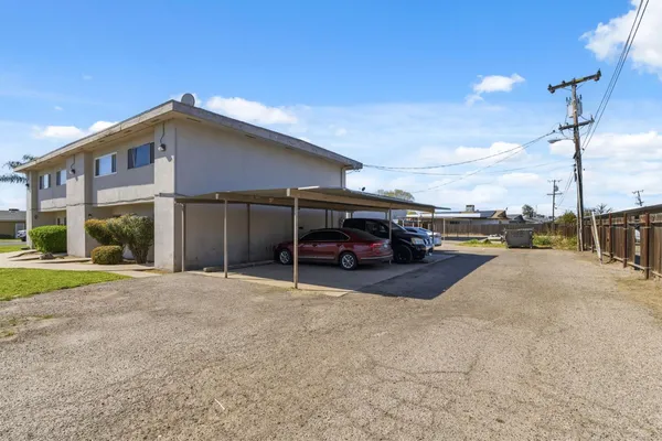 $1,200,000 | 175 South 19th Avenue, Lemoore, CA 93245