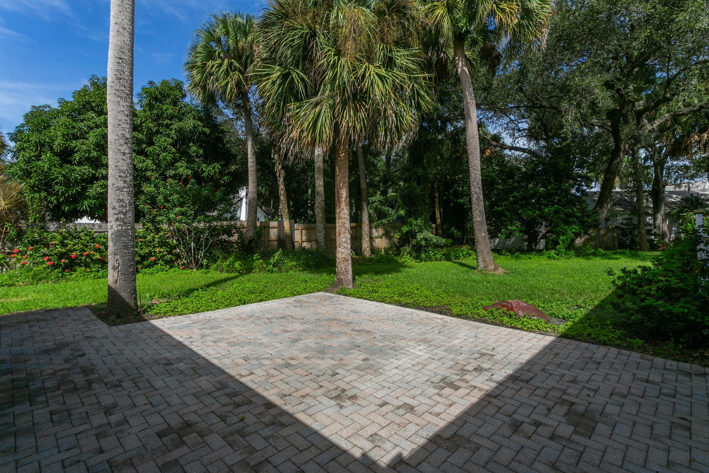 2332 Southwest Ivory Road Port St. Lucie, FL 34953 - Photo 33 of 40 Deck