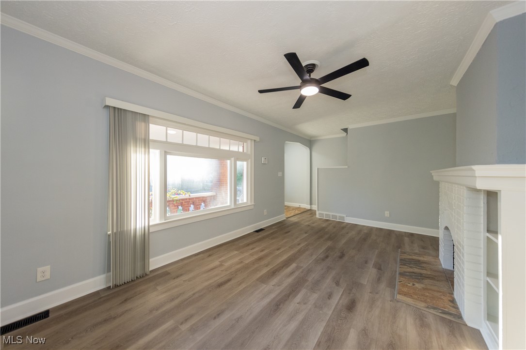1064 Elbon Road Cleveland, OH 44121 - Photo 5 of 39 Gallery Image 5