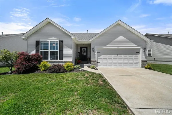 $339,900 | 1713 Westlake Circle, Pacific, MO 63069