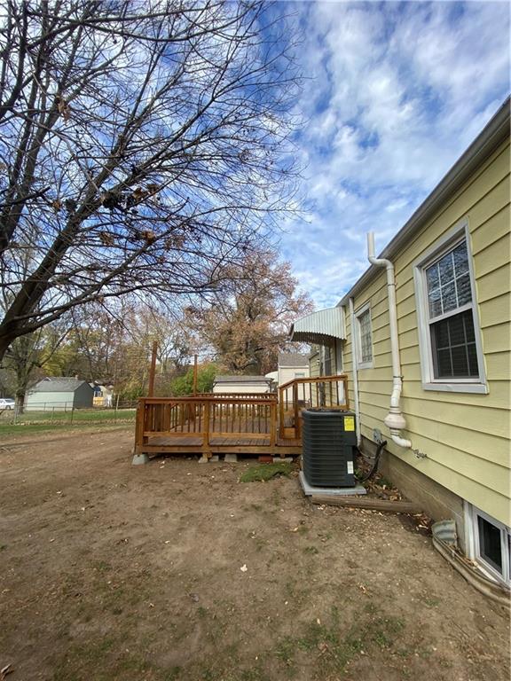 8122 Summit Street Kansas City, MO 64114 - Photo 15 of 25