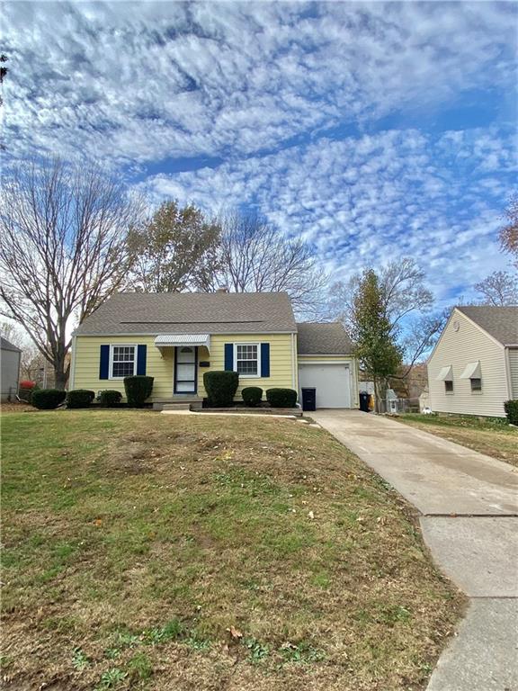 8122 Summit Street Kansas City, MO 64114 - Photo 3 of 25