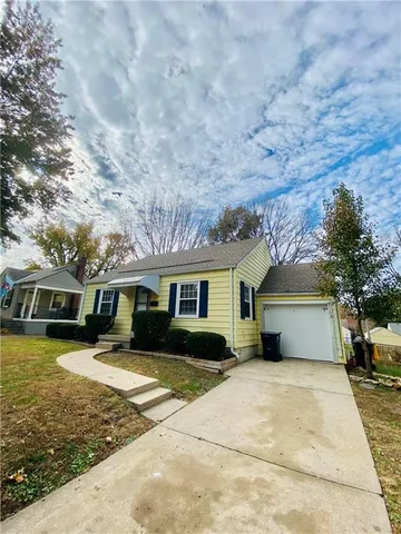 $249,000 | 8122 Summit Street, Kansas City, MO 64114