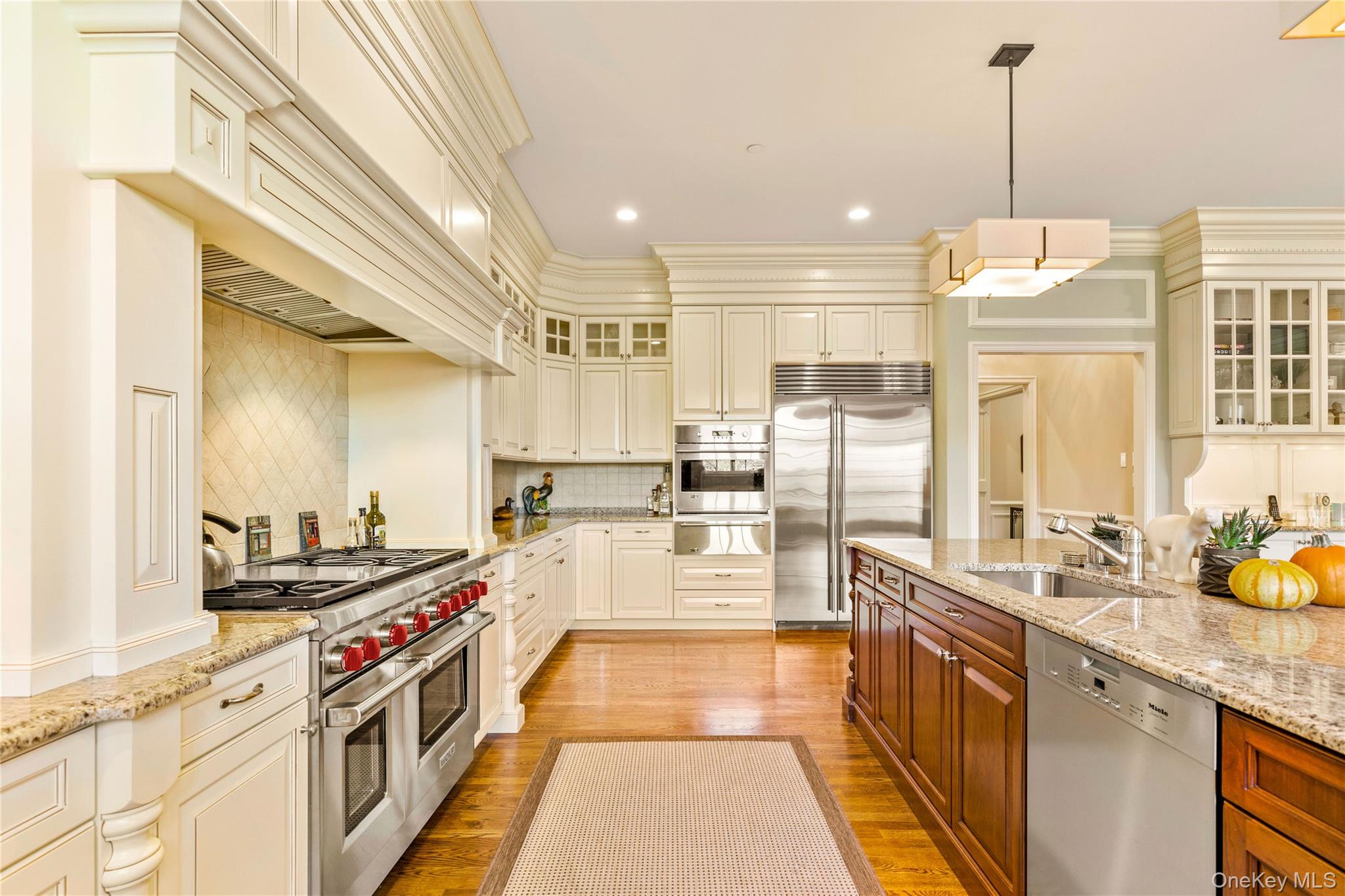 15 Knightsbridge Manor Road Purchase, NY 10577 - Photo 17 of 44 Gallery Image 17