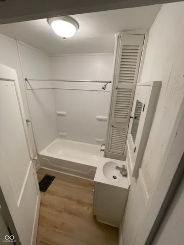 $625 | 890 North Gladstone Avenue, Indianapolis, IN 46201