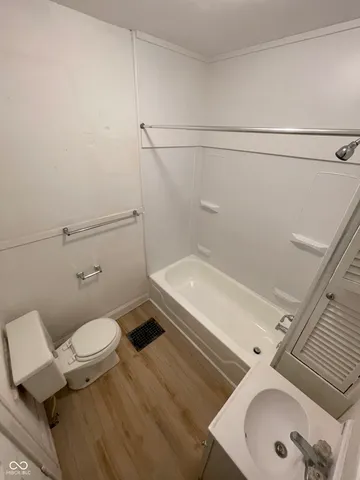 $625 | 890 North Gladstone Avenue, Indianapolis, IN 46201