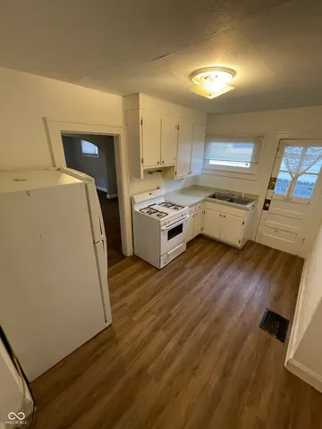 $625 | 890 North Gladstone Avenue, Indianapolis, IN 46201