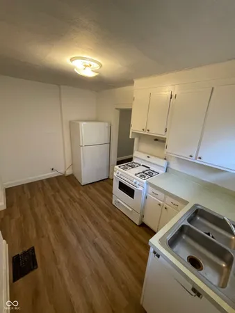 $625 | 890 North Gladstone Avenue, Indianapolis, IN 46201