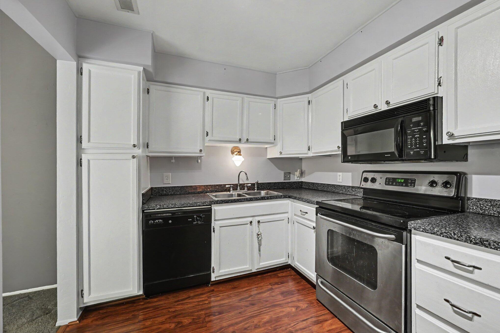 24225 Evergreen Road Southfield, MI 48075 - Photo 12 of 28 015_file_7722