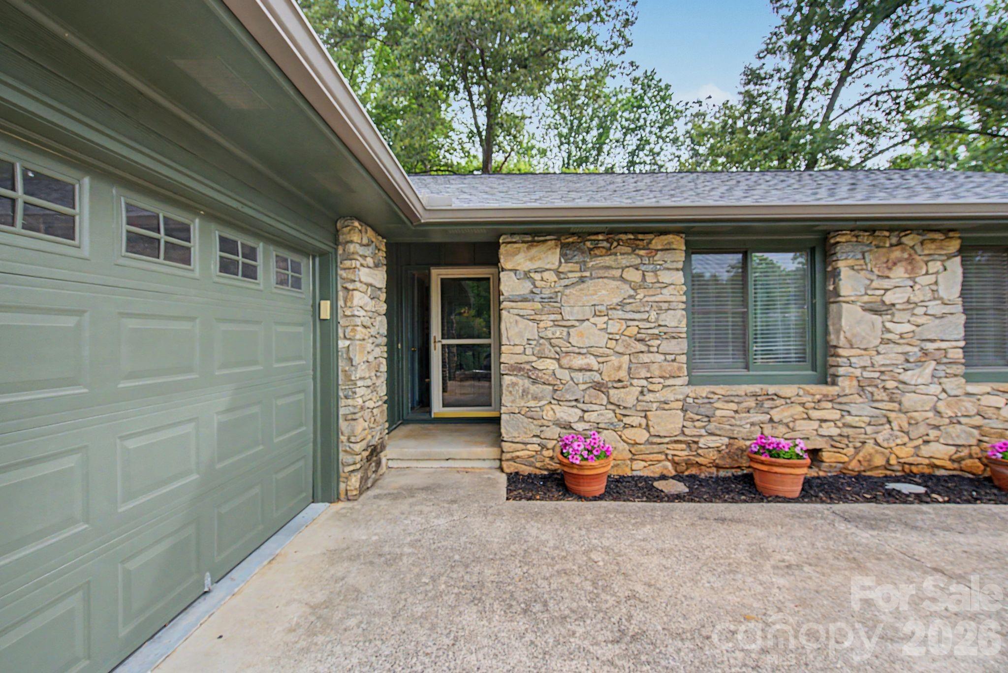 21 Glen Meadows Road Arden, NC 28704 - Photo 5 of 35