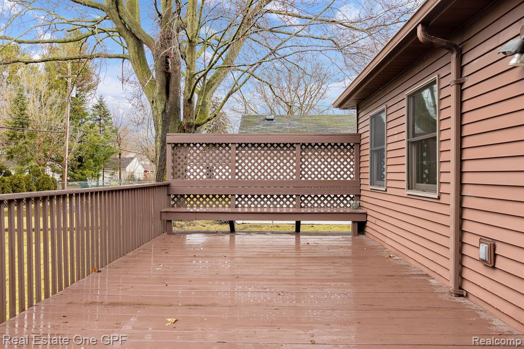 879 Roslyn Road Grosse Pointe Woods, MI 48236 - Photo 32 of 39