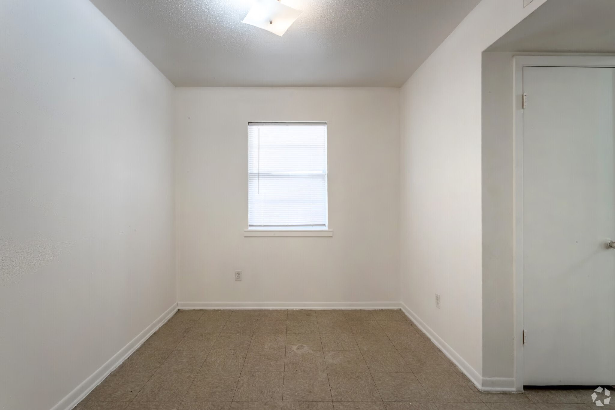 520 Laredo Street Navasota, TX 77868 - Photo 11 of 13 an empty room with a window