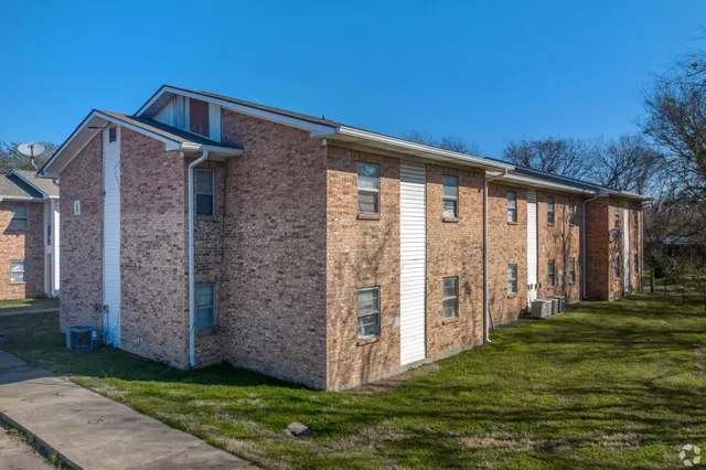 a front view of house with yard