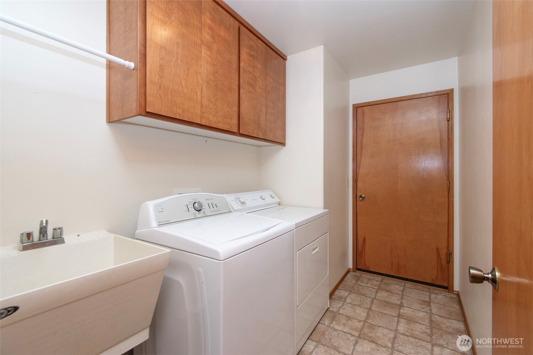 151 Duke Drive Sequim, WA 98382 - Photo 22 of 39 a utility room with dryer and washer