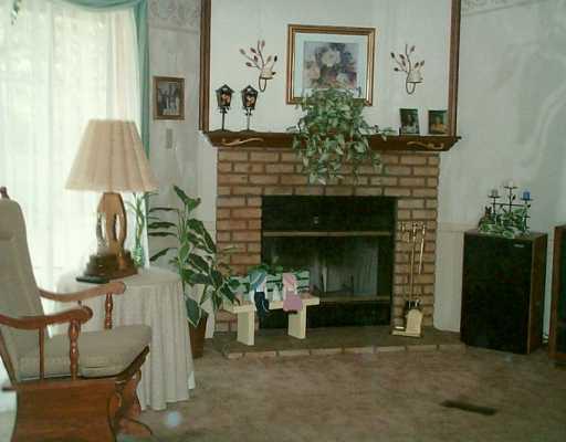 376 Lefever Hill Road Cheswick, PA 15024 - Photo 3 of 8 Den/Family/Great Room.