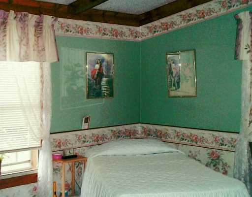 376 Lefever Hill Road Cheswick, PA 15024 - Photo 7 of 8 Master Bedroom.
