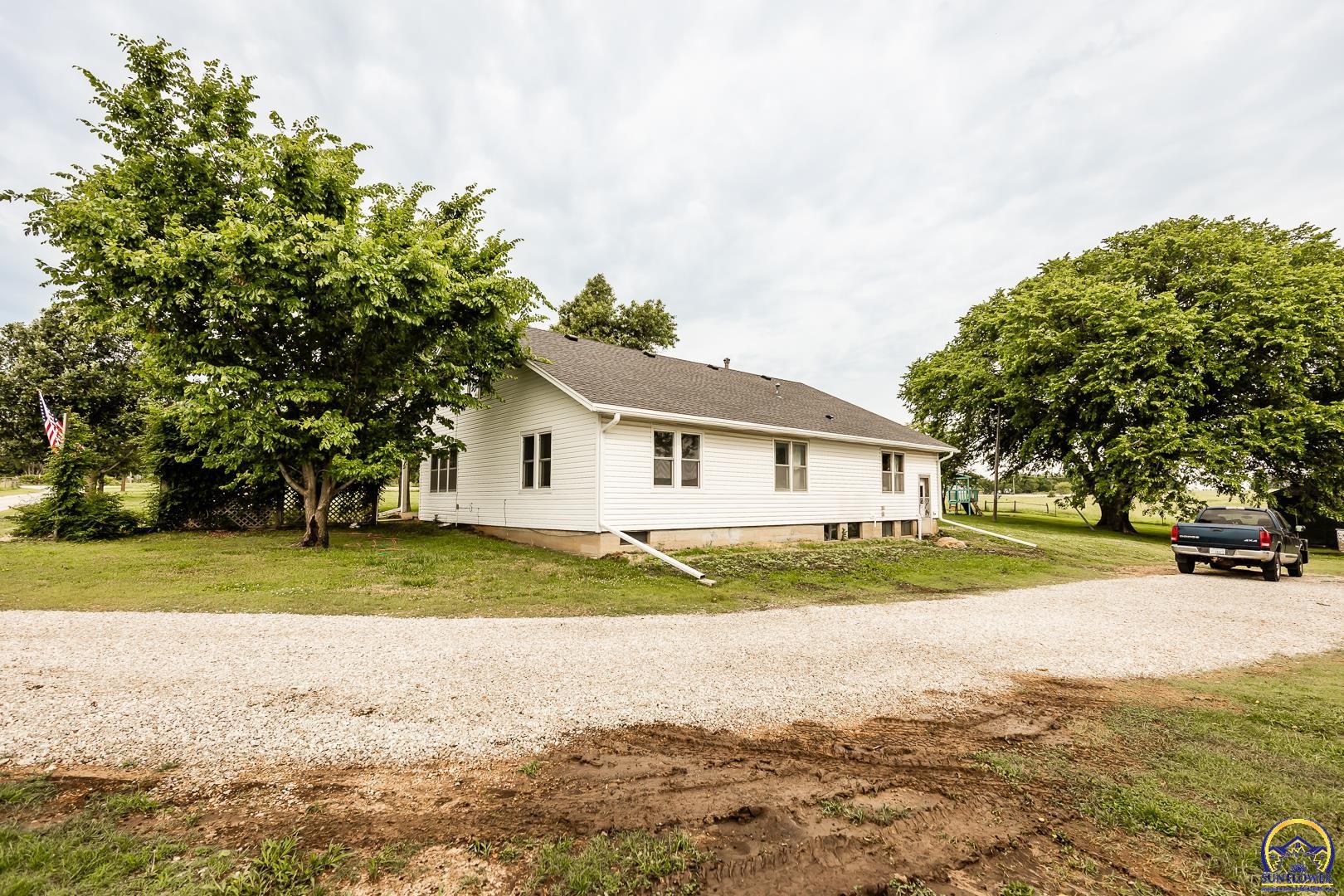 2626 Rd F Americus, KS 66835 - Photo 4 of 70
