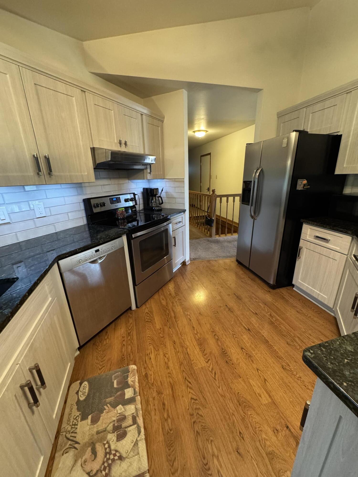 7369 South Hillendale Drive Franklin, WI 53132 - Photo 2 of 21 Kitchen