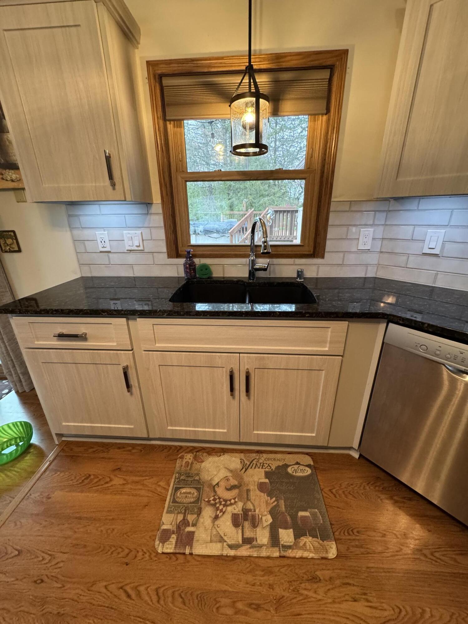 7369 South Hillendale Drive Franklin, WI 53132 - Photo 3 of 21 Kitchen