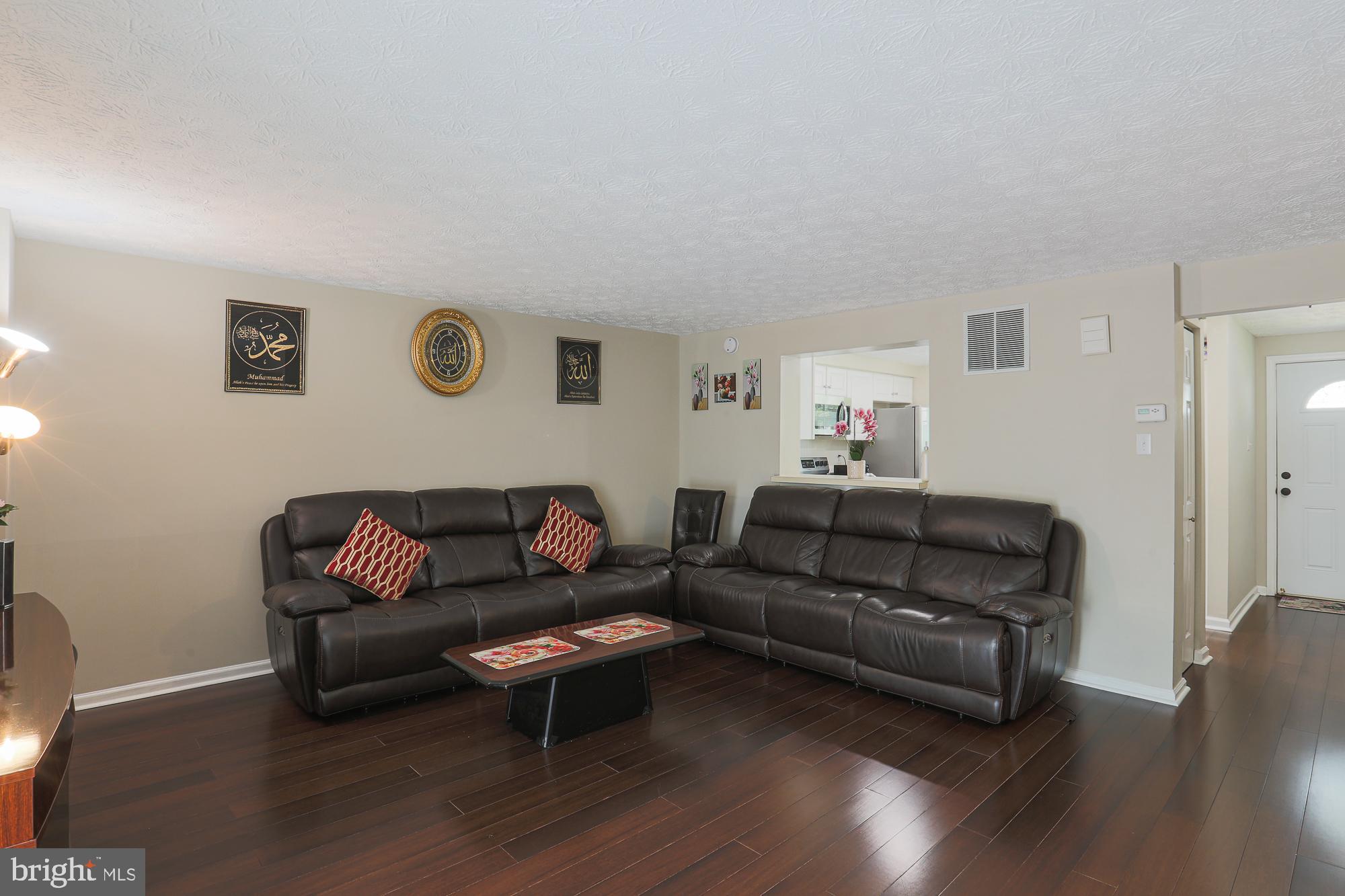 8532 Rhuddlan Road Baltimore, MD 21236 - Photo 6 of 33 Living Room