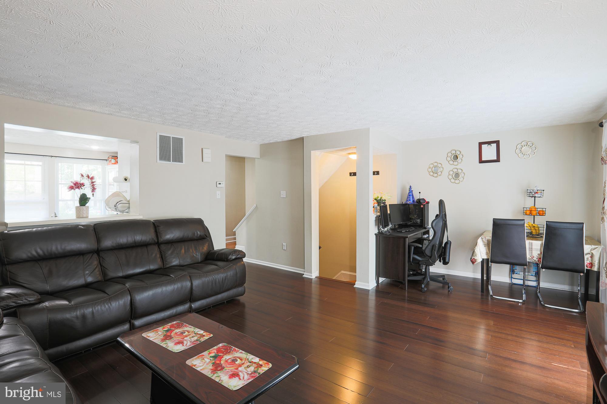 8532 Rhuddlan Road Baltimore, MD 21236 - Photo 7 of 33 Living Room