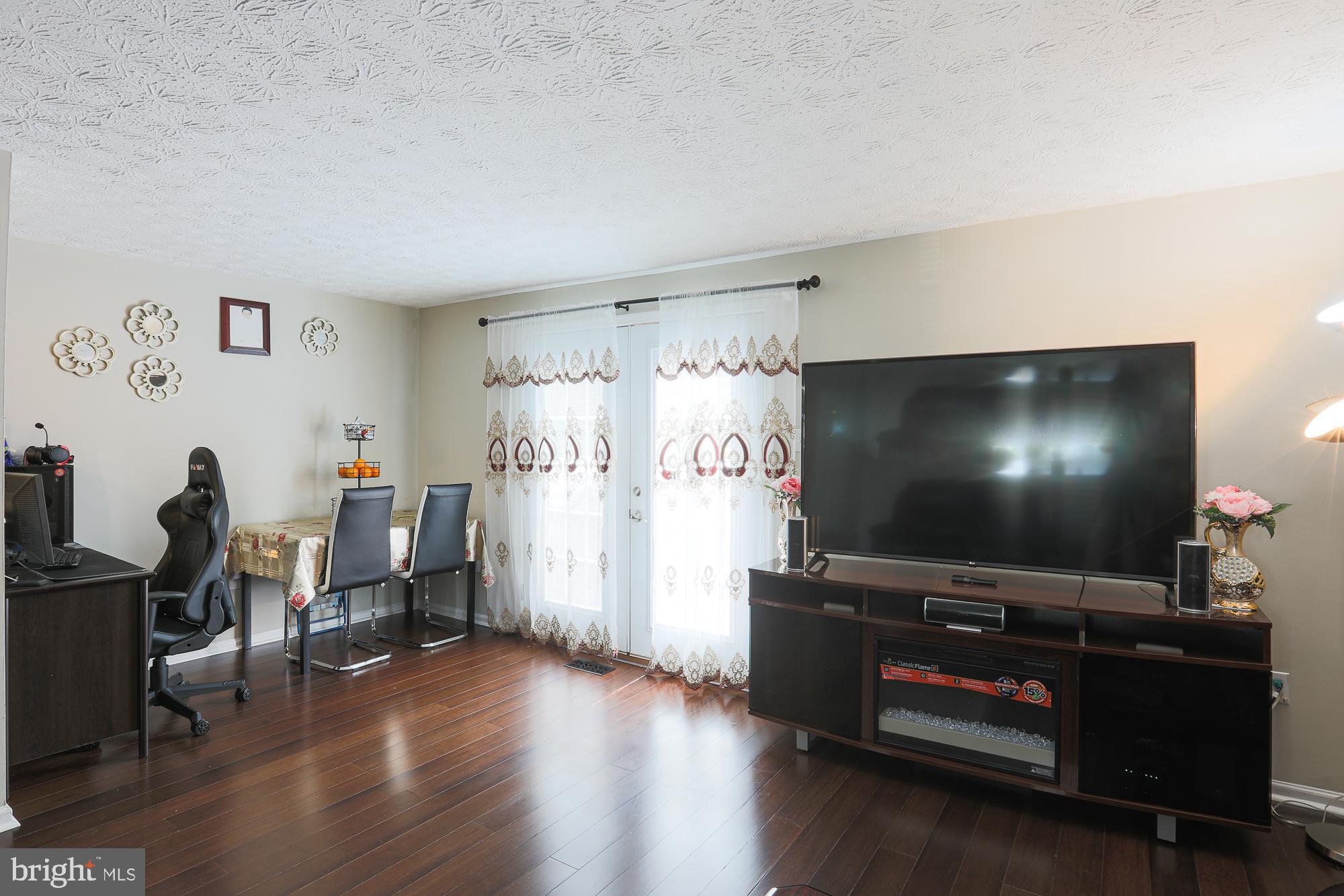 8532 Rhuddlan Road Baltimore, MD 21236 - Photo 8 of 33 Living Room