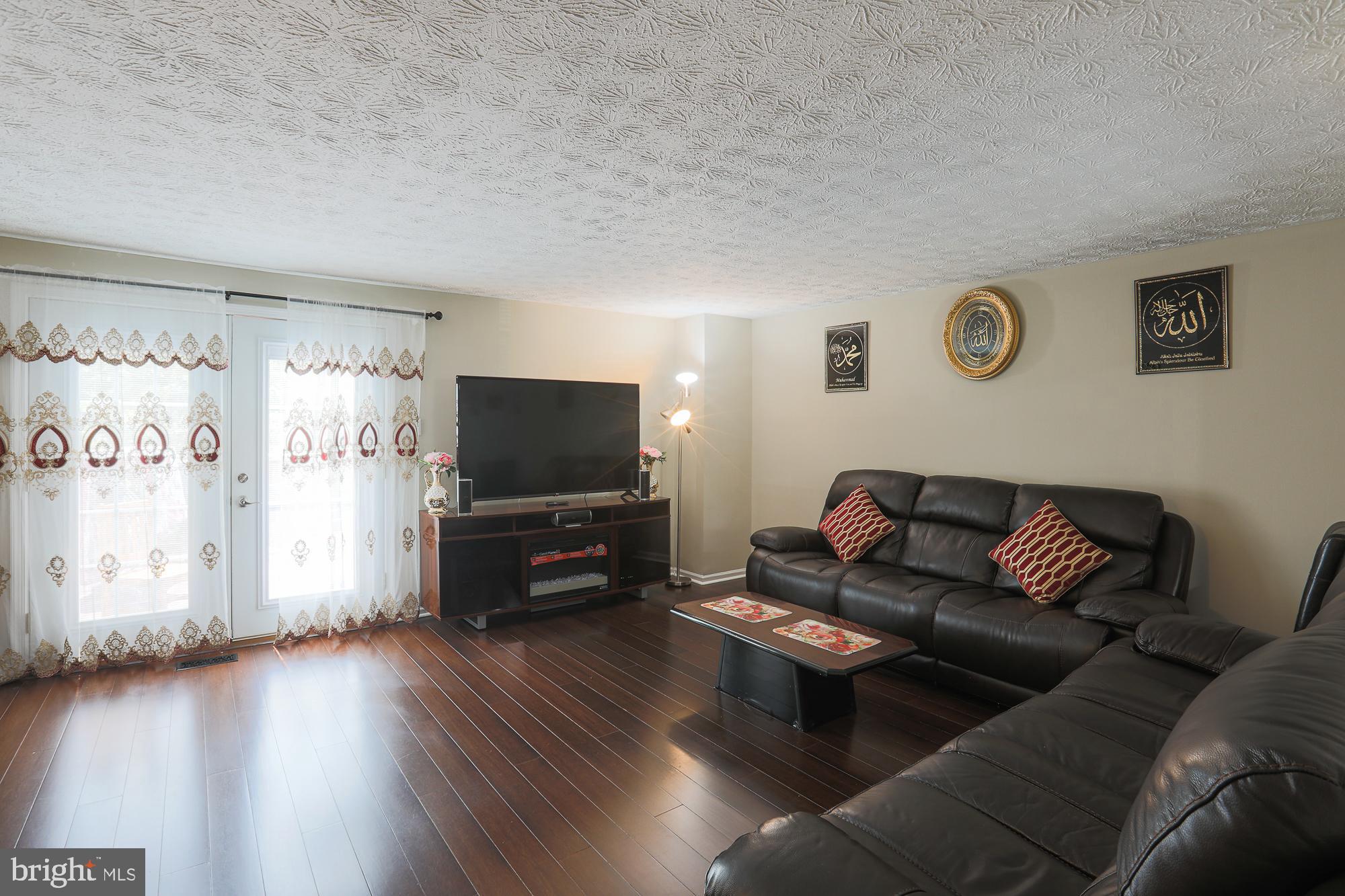 8532 Rhuddlan Road Baltimore, MD 21236 - Photo 9 of 33 Living Room